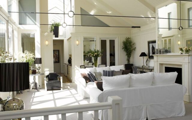 Andre's Mews Luxury Serviced Apartments