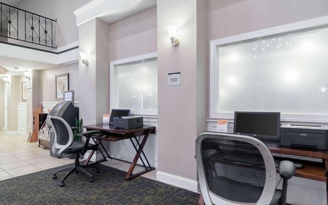 Ramada Inn And Suites
