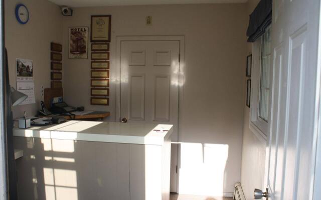 Lamplighter Inn