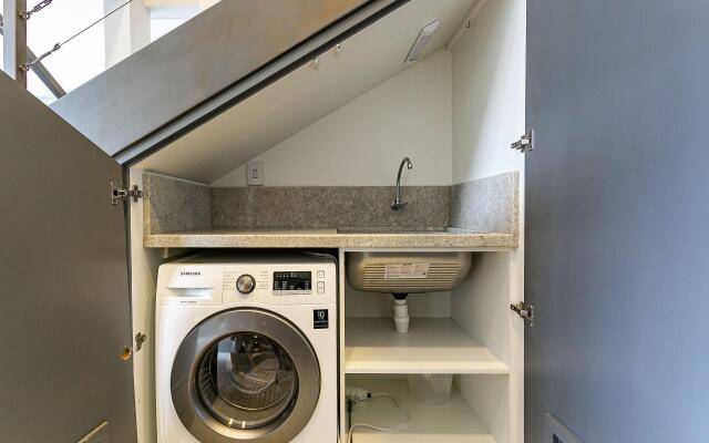 Apto moderno a 300m da praia Jurerê ELU313