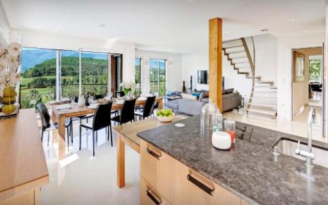 Villa Flying Dragon - OVO Network