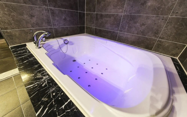 Lexy Hotel