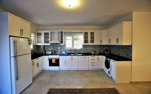 Villa Simay by Akdenizvillam