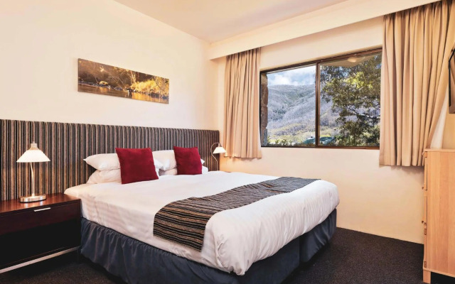 Lantern 1 Bedroom Garden Apartment with view