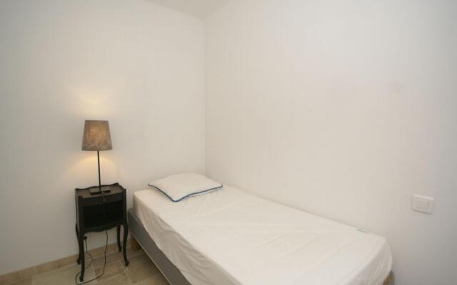 Cozy holiday home in Saint-Antonin-du-Var with large pool