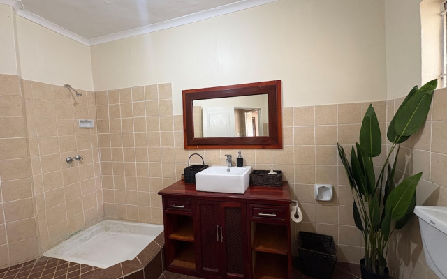 Budget Double Room Mt Pleasant Heights - 2379