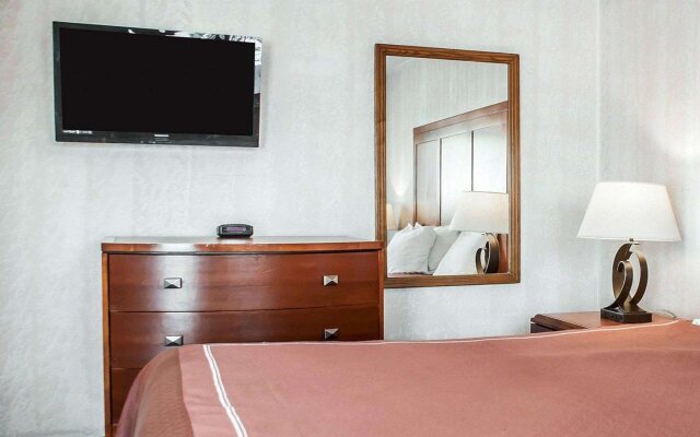 Castle Inn & Suites Niagara Falls