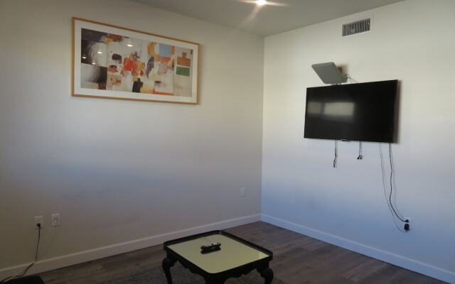 Fully Furnished Apartments near Hollywood