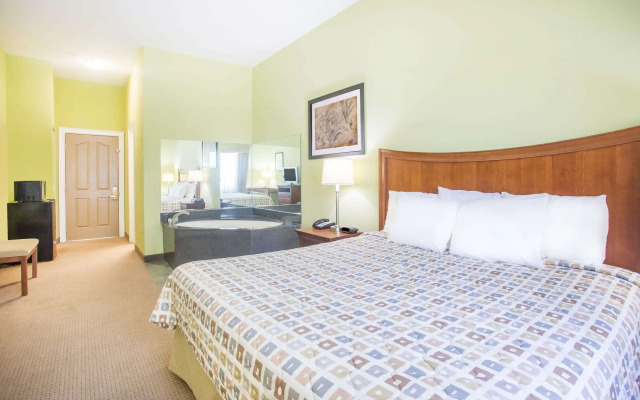 Days Inn & Suites by Wyndham Swainsboro