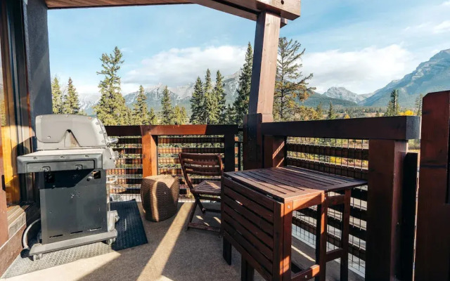 Rundle Cliffs Lodge by Canmore Premier