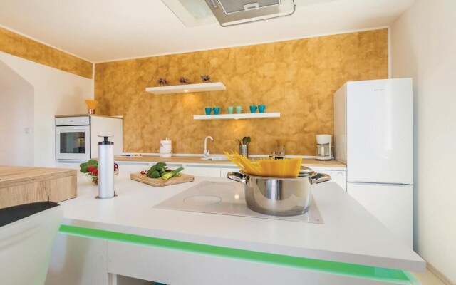 Nice Home in Lukovo with Hot Tub, WiFi & 4 Bedrooms