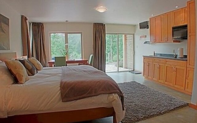 Bowen Island Hideaway