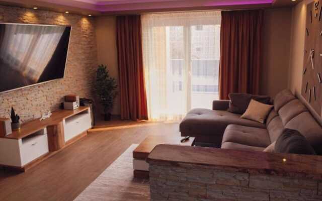 Valentino - With Pool - H