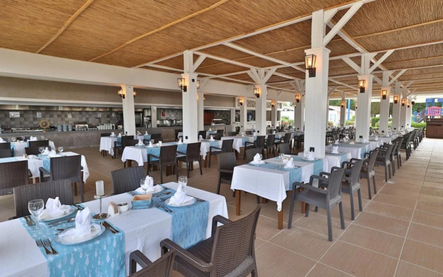 Crystal Palace Luxury Resort & Spa - All Inclusive Resort