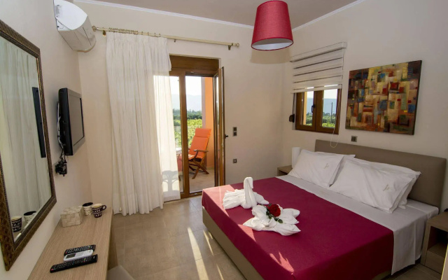 Cretan Vineyard Hill Villa Private Pool, Panoramic View, Beautiful Vineyard