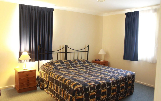 Mid City Motor Inn