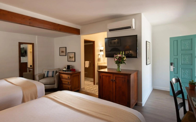 Piñon Court By La Fonda