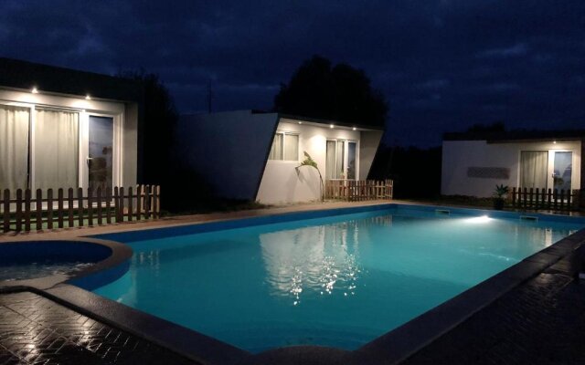 One bedroom bungalow with shared pool enclosed garden and wifi at Silves