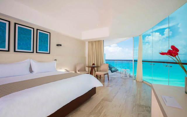 Krystal Grand Cancun