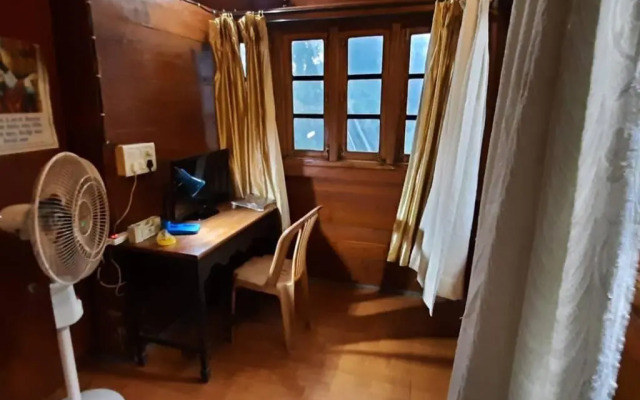 An adorable, spacious, quiet and comfy WFH space