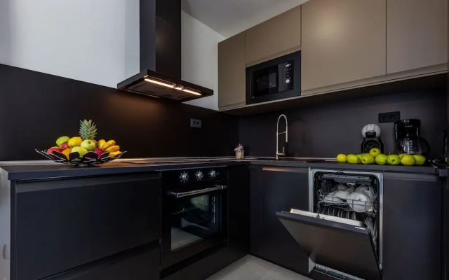 Exquisite Prestige Luxury Apartments With Shared Pool