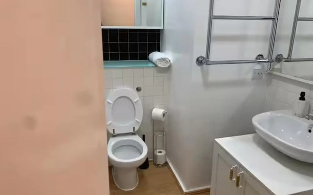 4 Guests - Free Parking - Easy Access to London