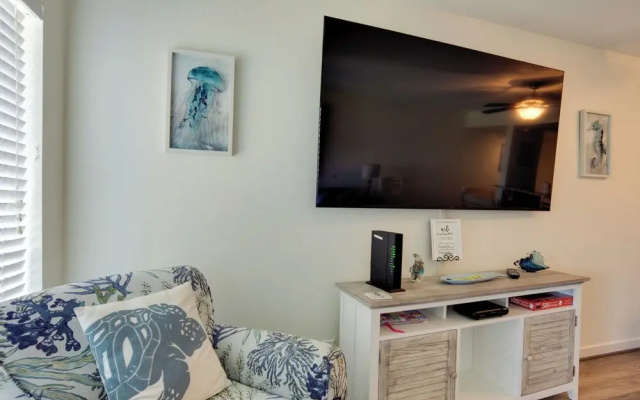 Ocean-view Island Condo w/ Pool: Pets Welcome!