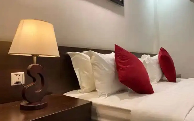 Apple Hotel Two