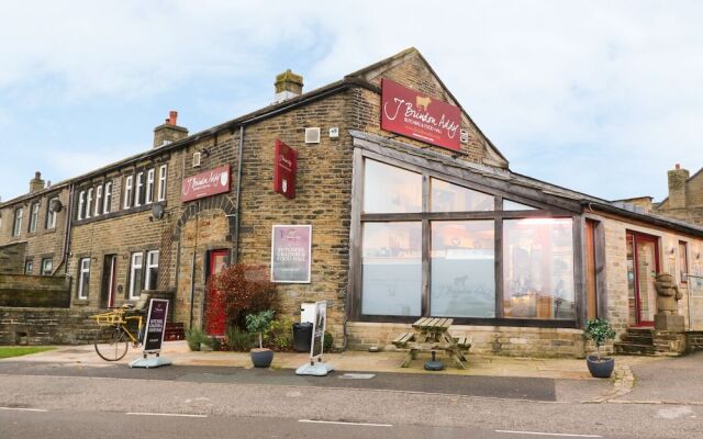 Long Ing Farm, Holmfirth