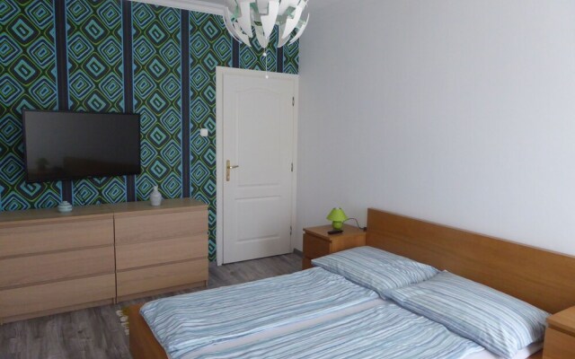 Hollik Apartmanhaz