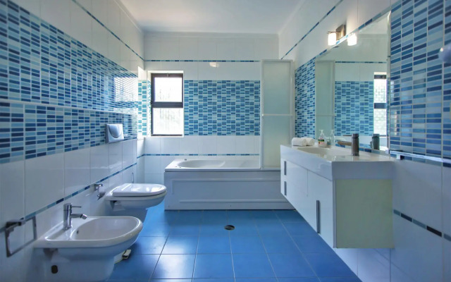 Villa Miracampo by Portucasa