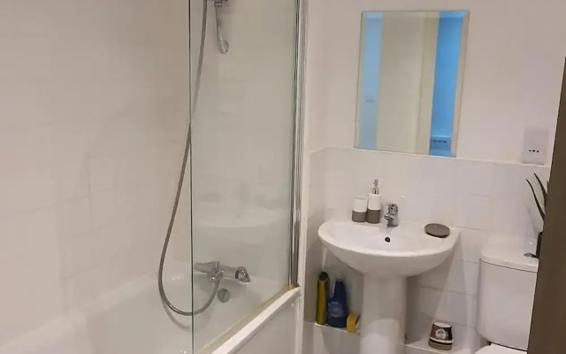 1 Bed Apartment Sleeps 2 With Wi-fi & Tv