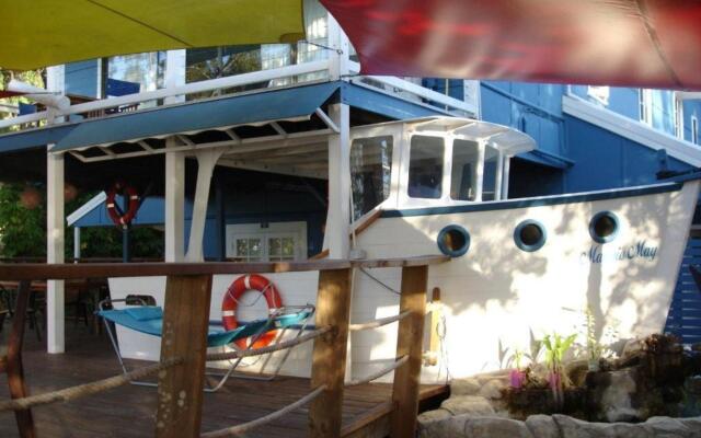 Arcadia Beach Guest House and Car Hire