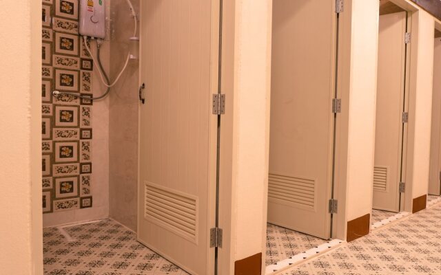 OYO 718 Grace Hostel