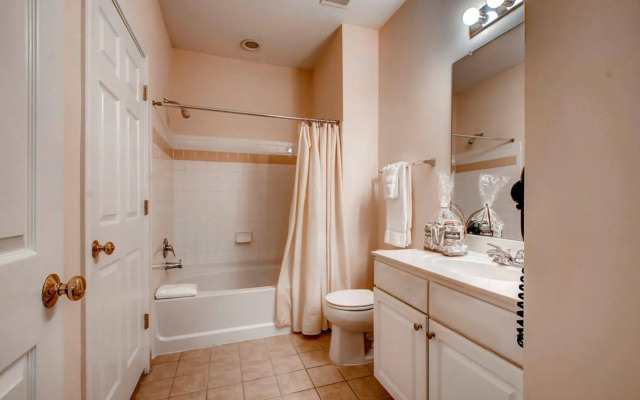 Global Luxury Suites at the Junction