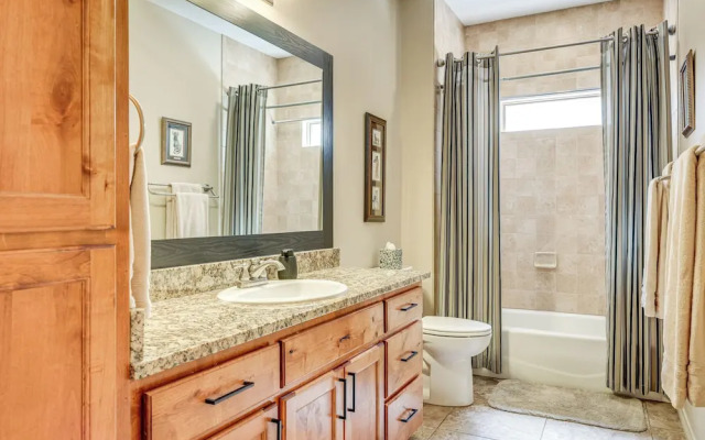 'rio Vista' Condo: Direct Guadalupe River Access!