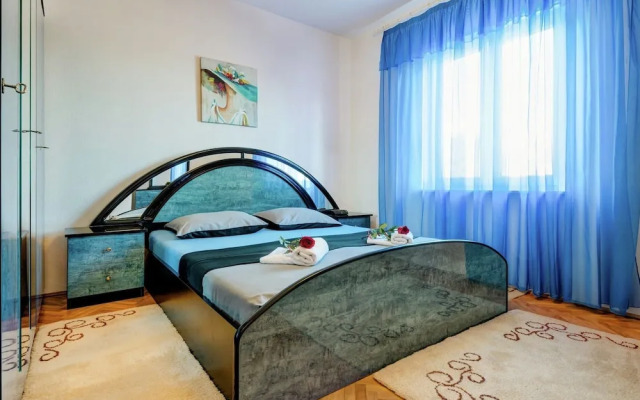 Apartment in Dalmatia near Sea