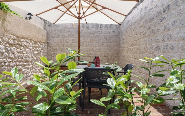 Oleander Center Suites
