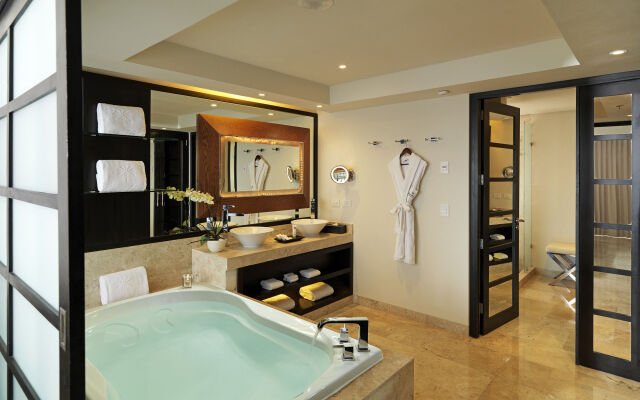 Royal Service at Paradisus La Perla