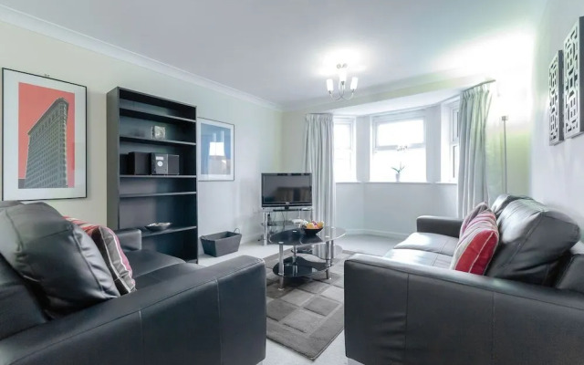 Roomspace Apartments-Courtyard Guildford