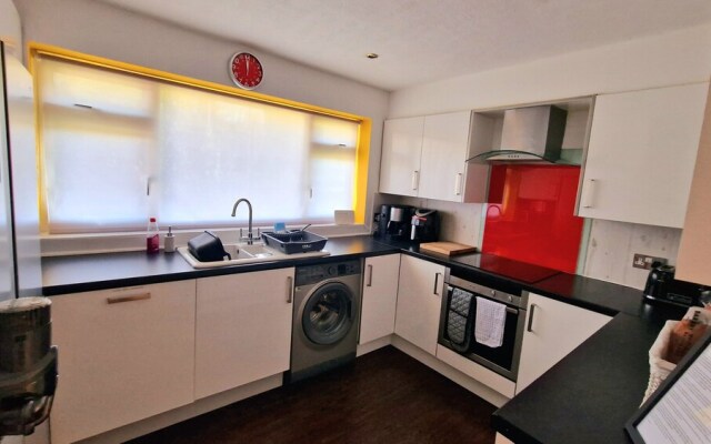 3 Bed House Stunning Views And Free Parking