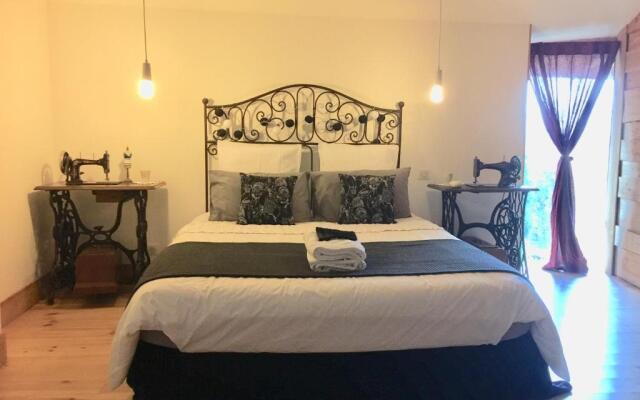 Magnificent Renovated Farmhouse - 10 Min A7 -