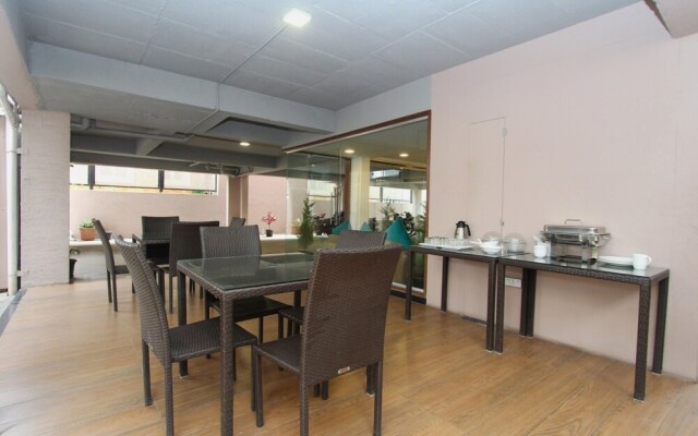 OYO 8045 Crest Hotel