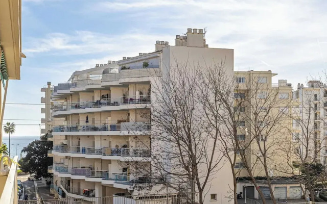 Sunny Getaway With Balcony and A/C in Antibes