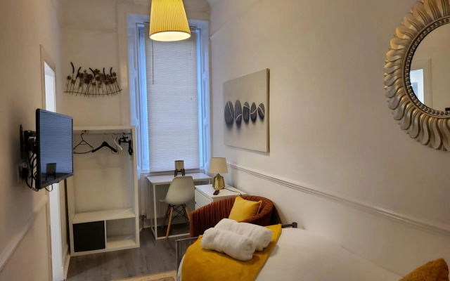 6 Separate beds, 2 baths -Leith Spectacular Apartment