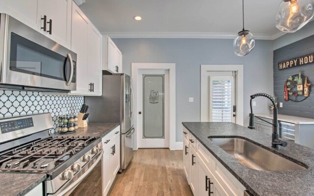 Modern Atlanta Getaway ~ 3 Miles to Downtown!