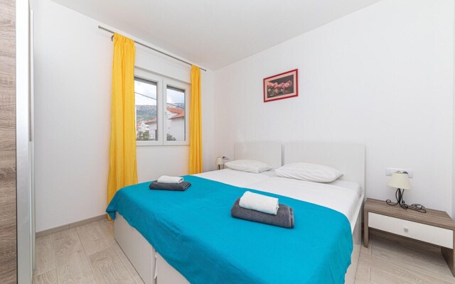 Beautiful Home in Kastel Kambelovac With Wifi and 4 Bedrooms