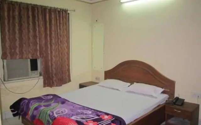 Nataraj Hotel and Boarding