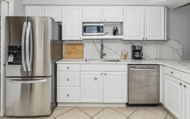 Shoreline Towers 1063 2 Bedroom Condo by RedAwning