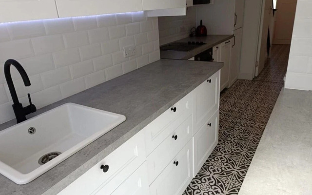 Large 4 Bed Terraced House